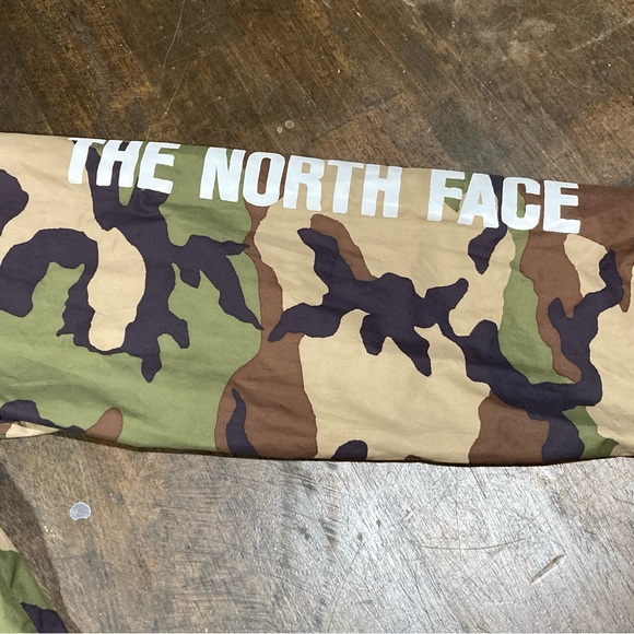 The North Face Camouflage Windbreaker Jacket Camo - Picture 4 of 4